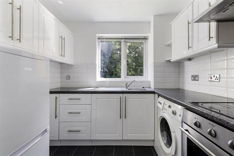 47 Dunnymans Road, Banstead, SM7 2BZ