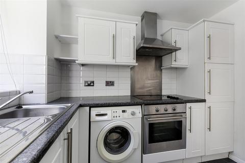 47 Dunnymans Road, Banstead, SM7 2BZ
