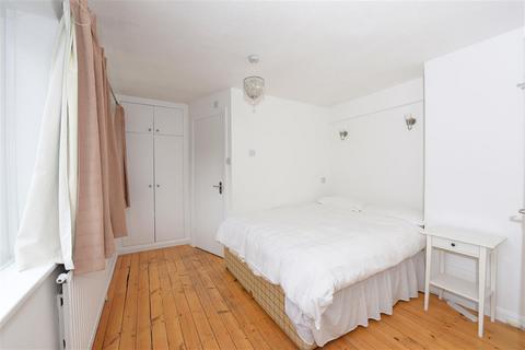 3 bedroom terraced house for sale, Solna Avenue, Putney