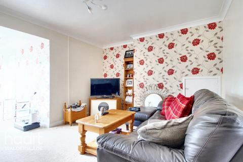 3 bedroom terraced house for sale, Gentian Close, Chatham