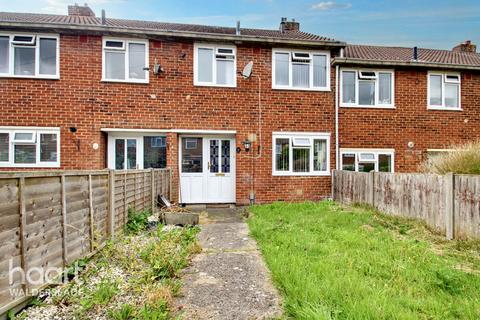 3 bedroom terraced house for sale, Gentian Close, Chatham