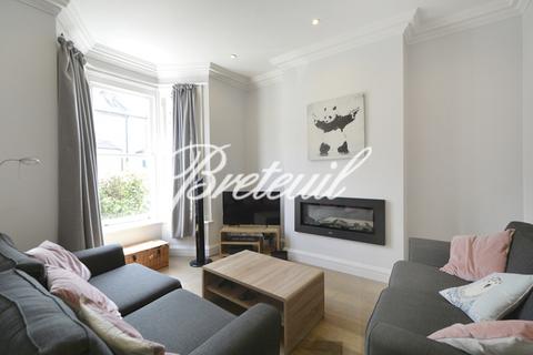 4 bedroom terraced house to rent, Hannell Road, London