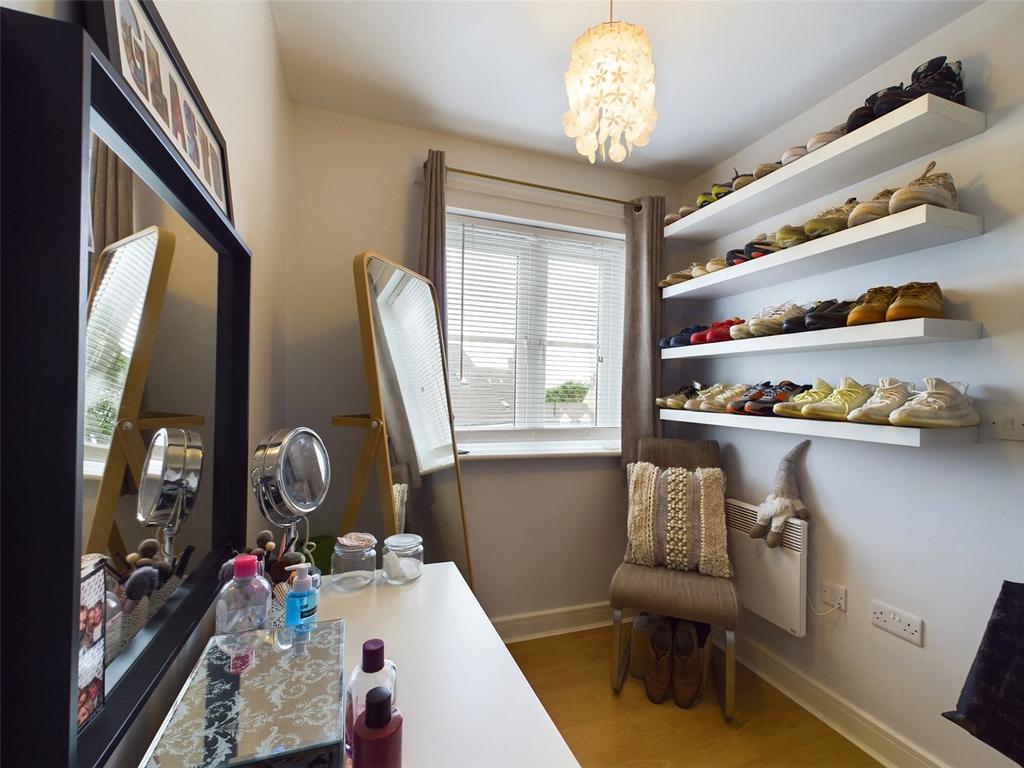 Bedroom 3 / Dressing
