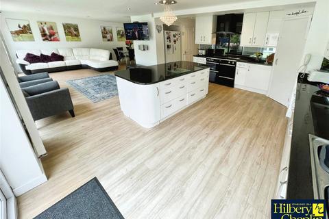 55 Broadstone Road, Hornchurch, RM12 4AH