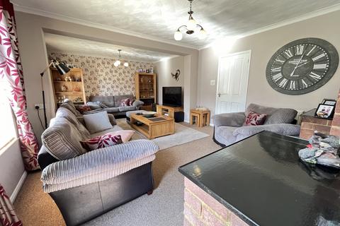 3 bedroom end of terrace house for sale, Stour Avenue, Felixstowe IP11