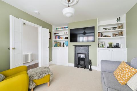 6 Amy Road, Oxted, RH8 0PX