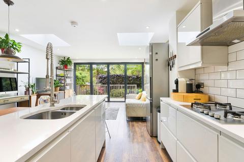 6 Amy Road, Oxted, RH8 0PX