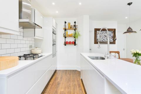 6 Amy Road, Oxted, RH8 0PX