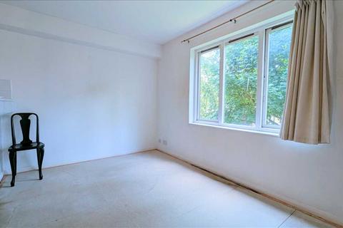 Flat 27, Lister Court Pasteur Close, London, NW9 5HZ