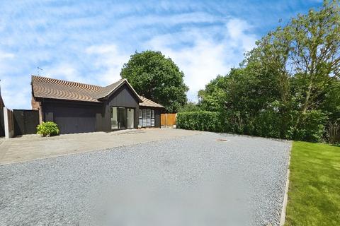 2 bedroom detached bungalow for sale, Canewdon View Road, Rochford, SS4