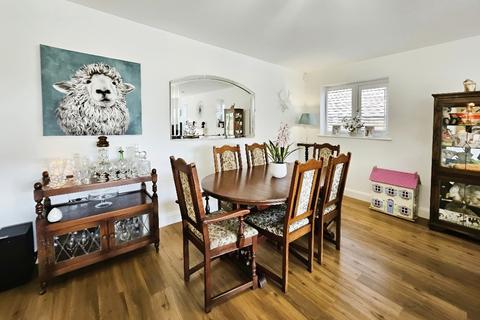 95 Canewdon View Road, Rochford, SS4 3DU