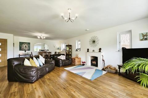 95 Canewdon View Road, Rochford, SS4 3DU