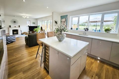 95 Canewdon View Road, Rochford, SS4 3DU
