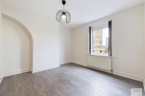 3 bedroom terraced house to rent, Oldham Road :: Ancoats