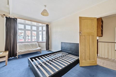 18 Montrose Gardens, Sutton, SM1 3BZ