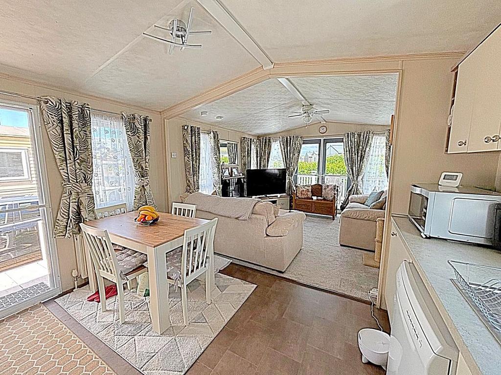 Eastern Road, Portsmouth, Hampshire 2 bed mobile home for sale £45,000
