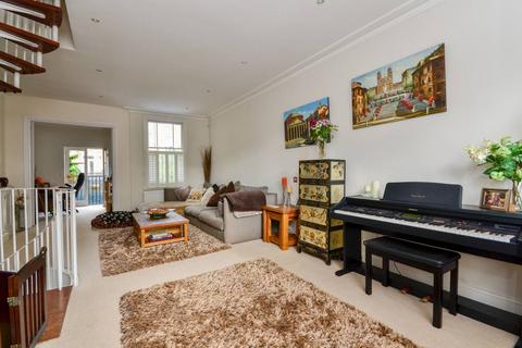 3 bedroom house to rent, Avalon Road, Fulham, London, SW6