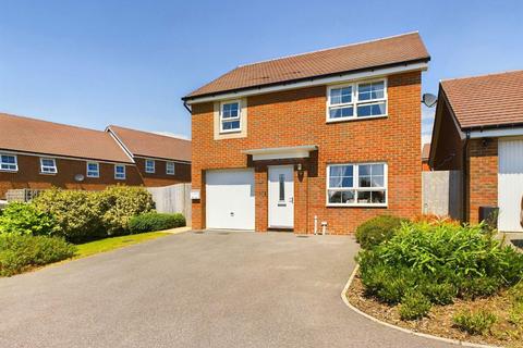 4 bedroom detached house for sale, Linnet Crescent, Peacehaven