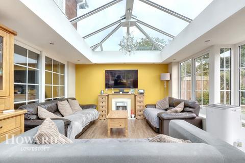 4 bedroom detached house for sale, Lakeland Drive, Oulton Broad