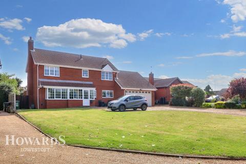 4 bedroom detached house for sale, Lakeland Drive, Oulton Broad