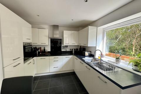 2 bedroom apartment for sale, Weavers Close, Eastbourne, East Sussex, BN21