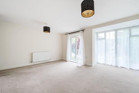 2 bedroom flat for sale, Roundburrow Close, Warlingham CR6