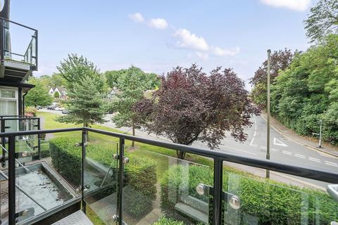 9 Roundburrow Close, Warlingham, CR6 9TT