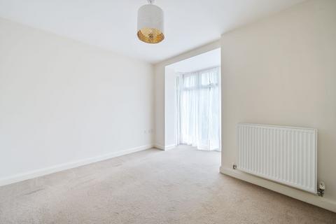 9 Roundburrow Close, Warlingham, CR6 9TT