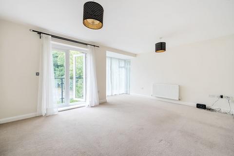9 Roundburrow Close, Warlingham, CR6 9TT