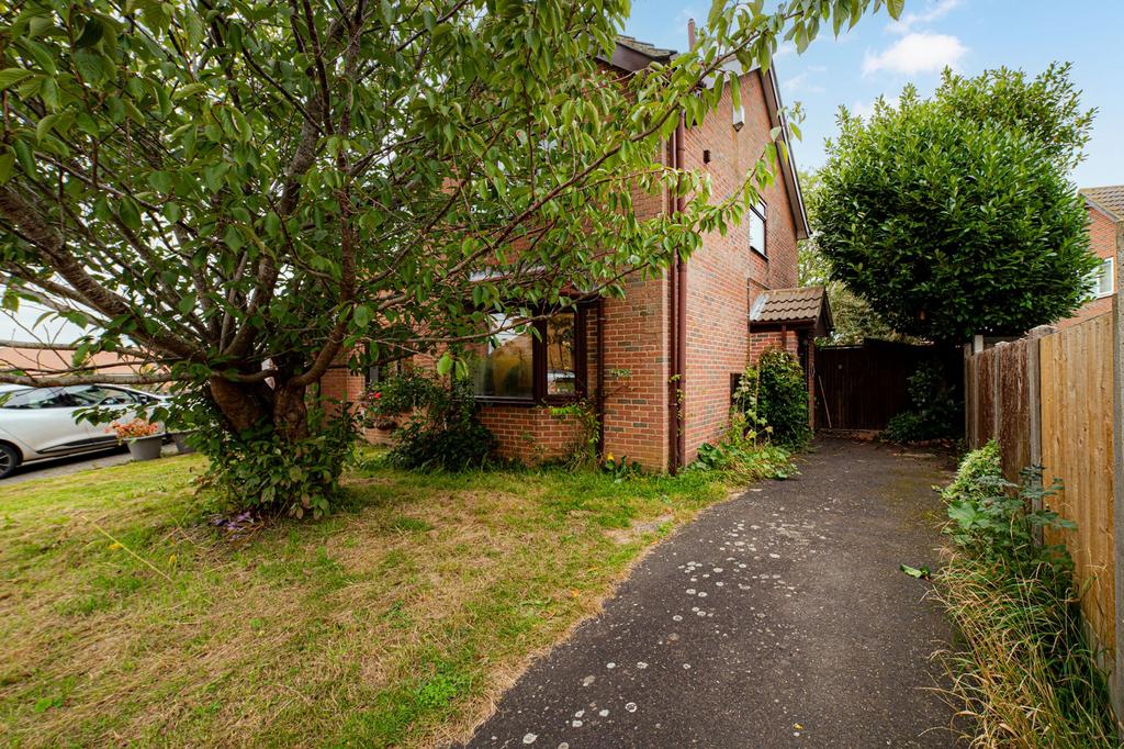 Tennyson Gardens, Aylesham, CT3 3 bed semidetached house for sale £