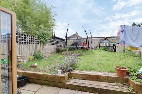 8 Usk Road, Aveley, South Ockendon, RM15 4PB