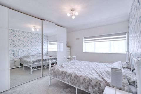 8 Usk Road, Aveley, South Ockendon, RM15 4PB
