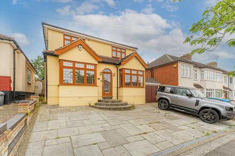 4 bedroom detached house for sale, The Avenue, Hornchurch, Hornchurch