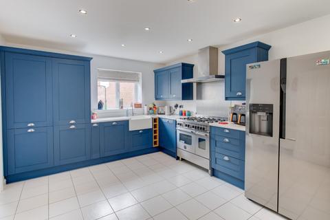 7 Cowslip Close, Catshill, Bromsgrove, B61 0GF