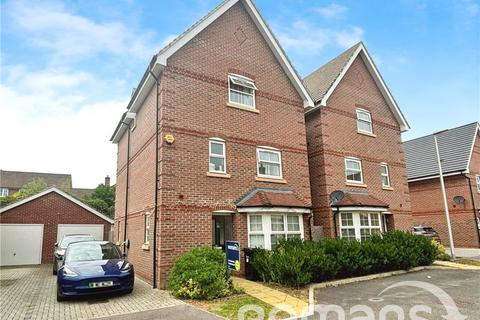 38 Firethorn, Shinfield, Reading, RG2 9GD