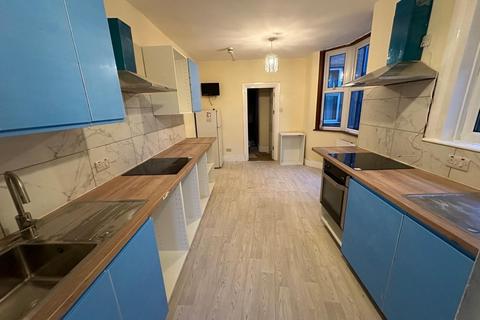 1 bedroom in a house share to rent, London E15