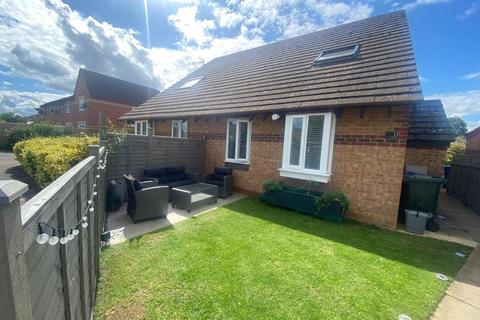 1 bedroom semi-detached house to rent, Holm Way,  Bicester,  OX26