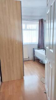 1 bedroom in a house share to rent, Monks Park, Wembley HA9