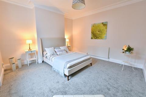 2 bedroom flat for sale, Hewitson Terrace, Gateshead