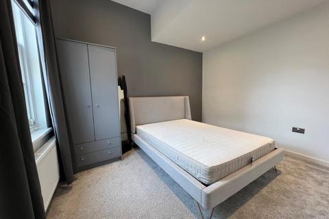 undefined, London Road, Staines TW18