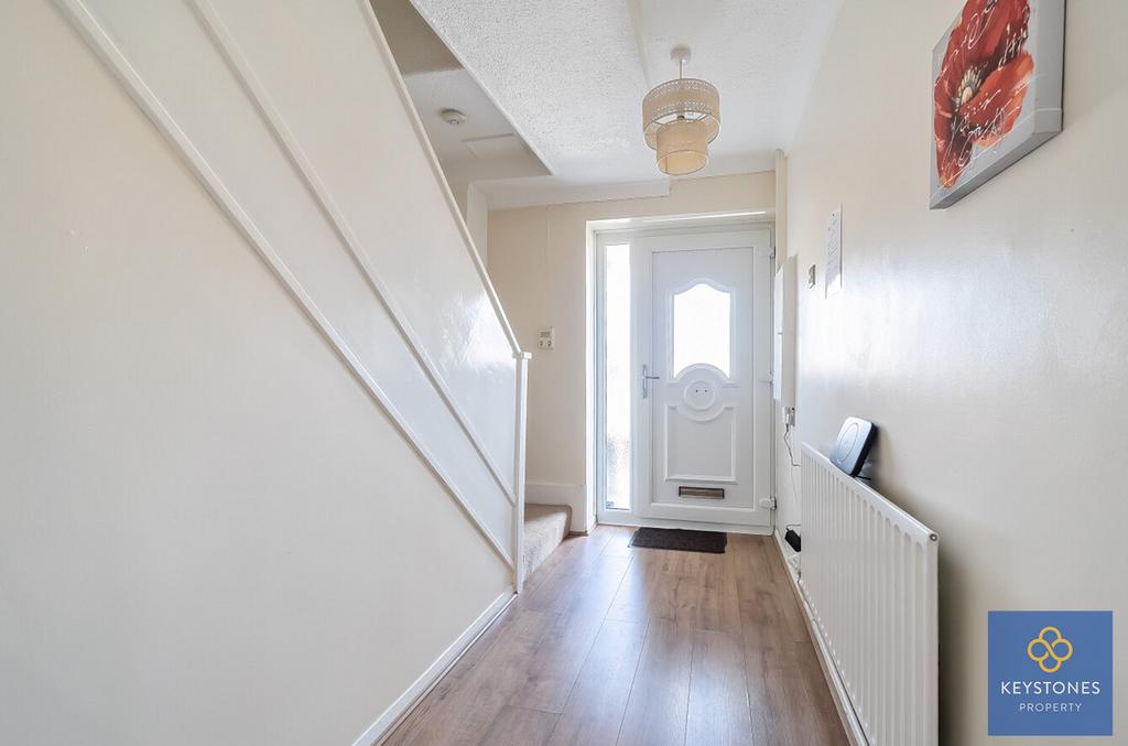 Whitchurch Road, Greater London, RM3 3 bed for sale £275,000