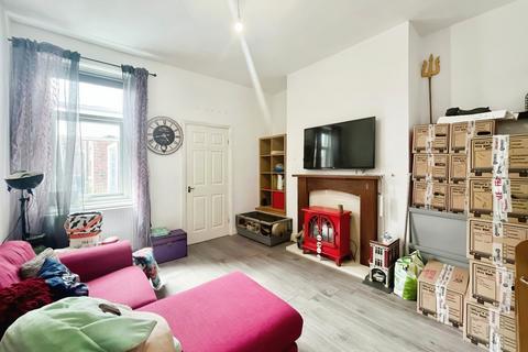 2 bedroom ground floor flat to rent, Victoria Road East, Hebburn