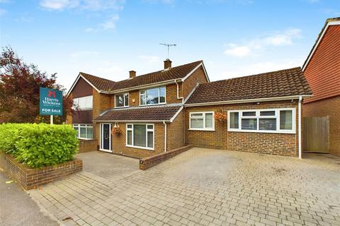 4 bedroom semi-detached house for sale, Lambs Farm Road, Horsham RH12