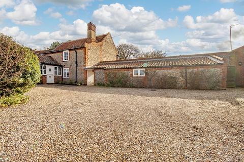 5 bedroom link detached house to rent, Beach Lane, Weybourne