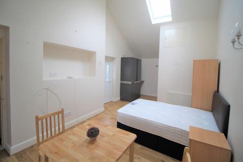 Studio to rent, Oakington Avenue, HA9 8HZ