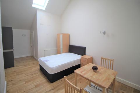 Studio to rent, Oakington Avenue, HA9 8HZ