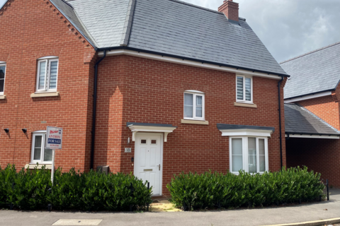 3 bedroom semi-detached house for sale, Calville Gardens, Aylesbury, HP18 0UX