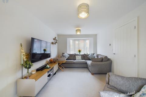 3 bedroom semi-detached house for sale, Calville Gardens, Aylesbury, HP18 0UX