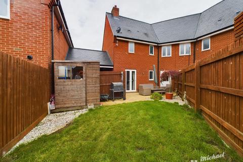 3 bedroom semi-detached house for sale, Calville Gardens, Aylesbury, HP18 0UX