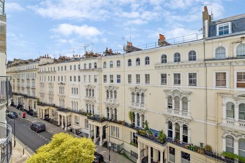 2 bedroom apartment to rent, Kensington Gardens Square, London, W2